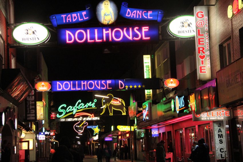 Улица Репербан (Reeperbahn) Фото достопримечательностей Германии: Улица Репербан (Reeperbahn)