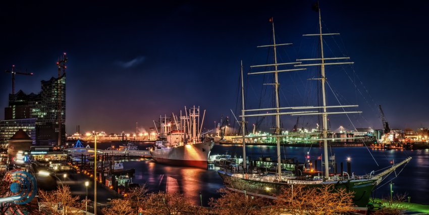 Парусник Rickmer Rickmers в порту Гамбурга Фото достопримечательностей Германии: Парусник Rickmer Rickmers в порту Гамбурга