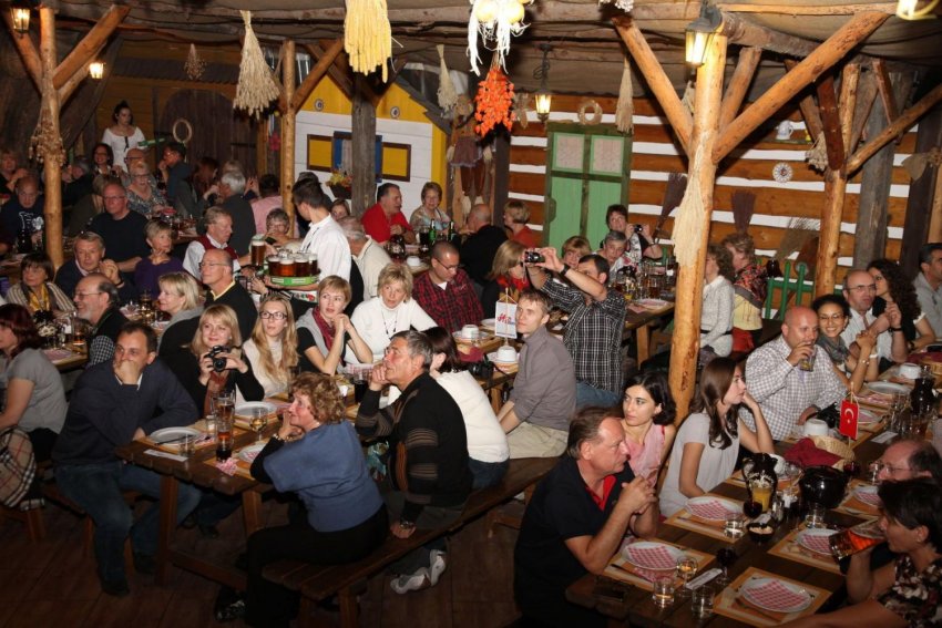 Встреча Нового года в теплой компании - что может быть лучше? Фото достопримечательностей Чехии: Встреча Нового года в теплой компании - что может быть лучше?