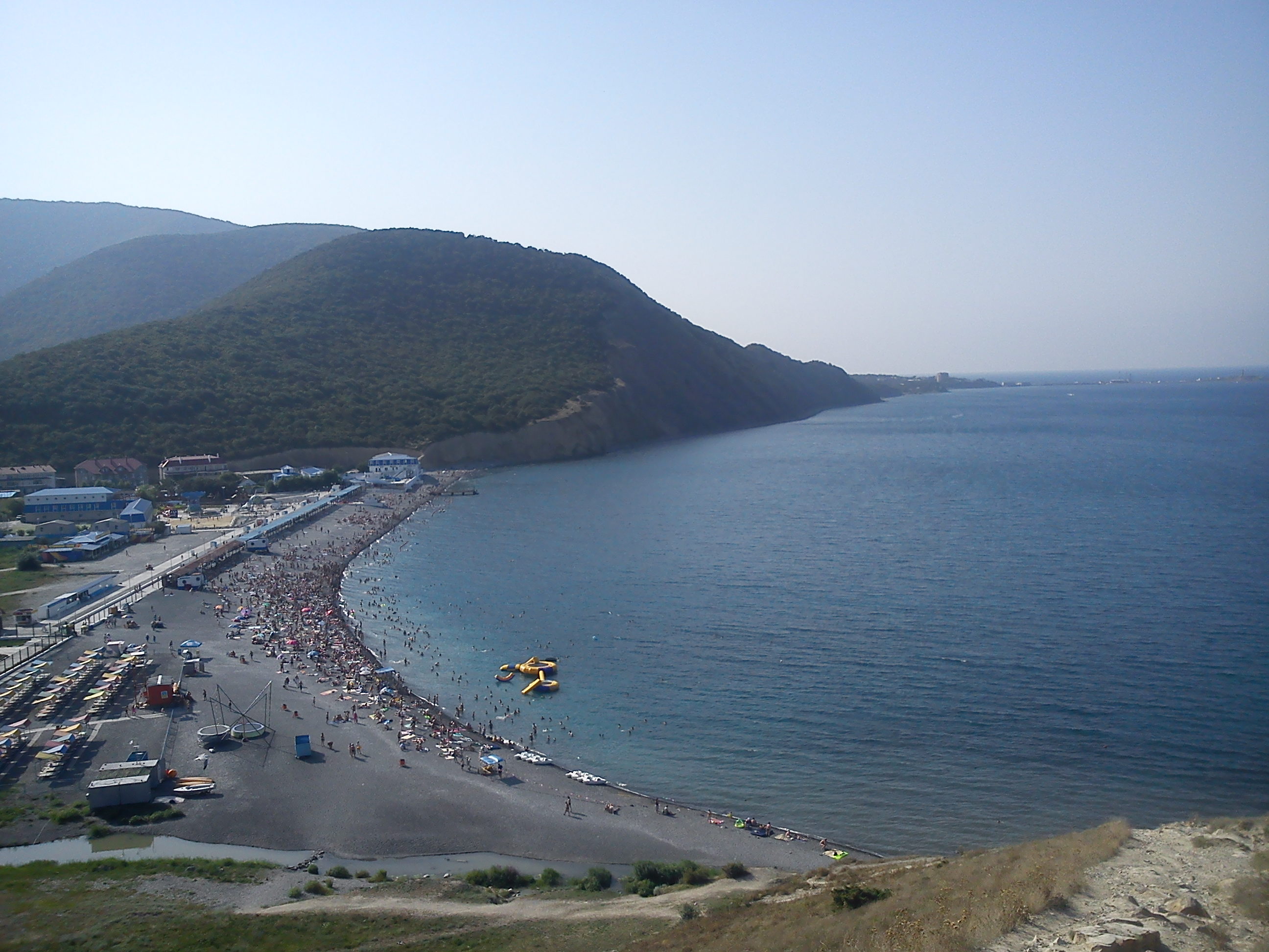 Панорама пляжа долины Сукко Фото достопримечательностей Кавказа и Черноморского побережья: Панорама пляжа долины Сукко