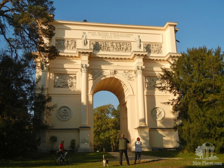 Храм Дианы. Еще называется Rondez vous Фото достопримечательностей Чехии: Храм Дианы. Еще называется Rondez vous